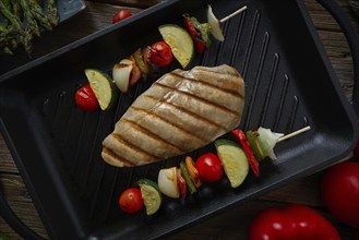 Grilled chicken breast with brochette vegetable on grill pan