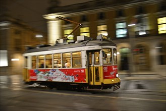 Tram, Eléctrico, travelling on the Praça do Comércio, Lisbon, Portugal, Europe