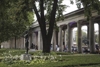 Reading by Ulrike C. Tscharre and live music at the Kolonnaden Bar on Museum Island in Berlin,