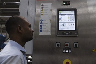 BENIN TEXTILE CORPORATION BENIN, Glo-Djigbe, 07.03.2024. Dyeing of natural fibres in a production