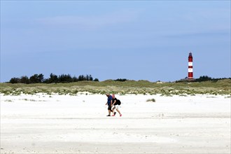 Holidaymakers on the beach of the island of Amrum, behind the lighthouse, Wittdün, 18.06.2020