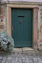 Old farmyard door with door knocker, Burrweiler, Southern Palatinate, Palatinate,