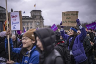 150, 000 people gather around the Bundestag in Berlin to build a human wall against the shift to