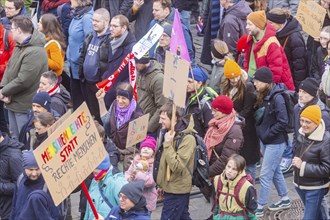 160 organisations and initiatives demonstrated against the right in Dresden on Saturday. Around 10,