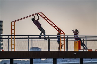 Leisure facilities in Copenhagen harbour, Bølgen afslapningsanlæg, jetties with bathing areas,