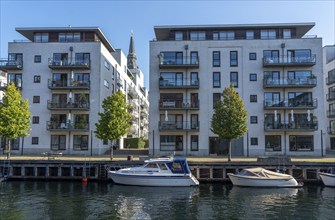 Christianshavns, old district, new residential buildings with jetty at Hammershøis Kaj, at the same