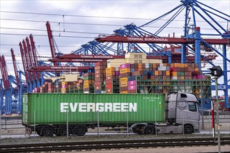 Port of Hamburg, Waltershofer Hafen, container ships, lorries bring and collect freight containers