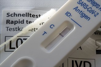 Negative corona antigen rapid test, lay test, self-test, for the detection of SARS-CoV-2 infection,