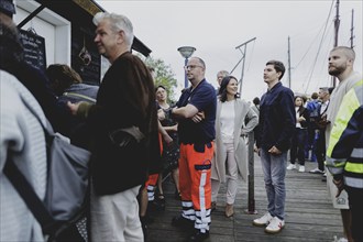 Annalena Bärbock (Alliance 90/The Greens), Federal Foreign Minister, photographed at the fish stand