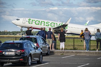 Amsterdam Shiphol Airport, Polderbaan, one of 6 runways, spotter area, see aeroplanes up close,