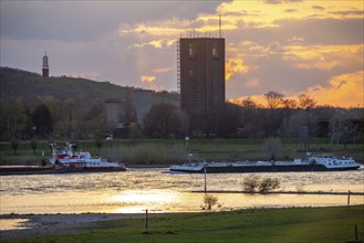 Cargo ship on the Rhine near Duisburg-Beeckerwerth, Rheinpreussen spoil tip in Mörs, spoil tip sign