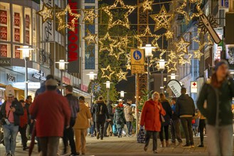 Pre-Christmas period, Christmas market in the city centre of Essen, Kettwiger Straße, North