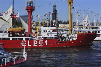 Europe, Germany, Hamburg, Elbe, view across the Elbe to the St. Pauli Landungsbrücken, St. Pauli