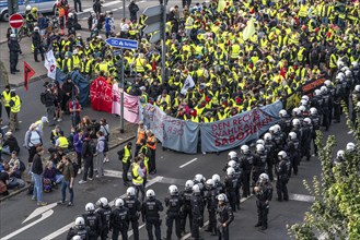 Demonstration against the AFD party conference in Essen, blockade of Alfredstraße, bridge over the