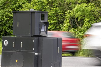 Semi-stationary speed camera on the B227, Hattinger Straße, used by the city of Gelsenkirchen,