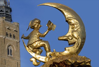 Statue 't Manneke uit de Mane, Little Man from the Moon on the market square and belfry in the city