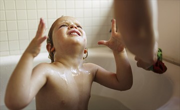 Topic: Child bathing in a bathtub, Bonn, 08.09.2024