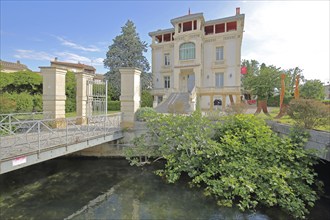 River Sorgue and Villa Caisse d'Epargne, bank, tributary, canal, idyll, floral decoration,