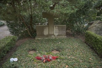 Corina and Nicolaus Sombart, grave, Waldfriedhof Dahlem, Hüttenweg, Steglitz-Zehlendorf, Berlin,