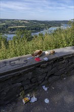 Viewpoint Korte Klippe, above the Lake Baldeney, in Essen-Heisingen, rubbish, fast food packaging