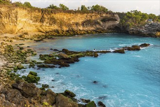 Beach in the Blue Lagoon bay on the holiday island of Nusa Lembongan, blue, algae formation,