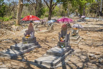 Grave in a cemetery with umbrella and offerings, Hindu, Hindu, world religion, religion, death,