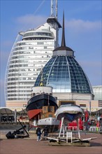 Old harbour, harbour basin, harbour district, Sail City building, Klimahaus Bremerhaven, museum