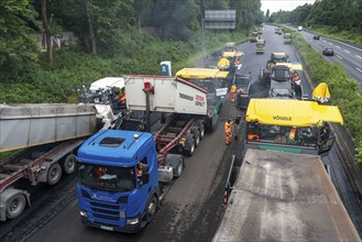 Renewal of the road surface on the A40 motorway between the Kaiserberg junction and Mülheim-Heißen,