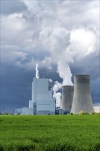 Lignite-fired power plant Neurath, near Grevenbroich, RWE Power AG, storm clouds over the Rhenish