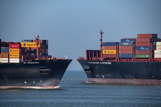 Container freighter Al Manamah, owned by Hapag-Lloyd, and VALPARAISO EXPRESS, leaving the harbour