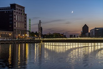 The Portsmouthdamm bridge over the inner harbour, Duisburg, North Rhine-Westphalia, Germany, Europe