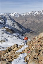 Mountaineers in autumnal mountain landscape, mountain panorama in autumn with view of the Weißkamm,