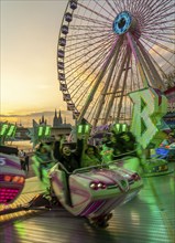 Deutz funfair on the Rhine, at Easter, funfair, break-dancer ride, Ferris wheel, Cologne Cathedral,