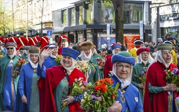 Parade of historically costumed guild members, Fraumünster Women's Guild Society, Sechseläuten or