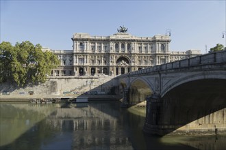 Ponte Umberto Tiber Bridge, Palazzo di Giustizia, Palace of Justice, Prati district on the banks of