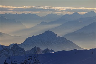 Mountain peaks above high fog, evening light, winter, haze, backlight, view from Zugspitze to