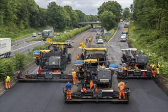 Renewal of the road surface on the A40 motorway between the Kaiserberg junction and Mülheim-Heißen,