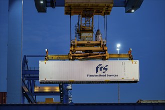 Container loading in Duisburg harbour, Logport, DIT, Duisburg Intermodal Terminal,