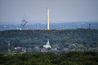 View from the Haniel spoil tip over the green Ruhr area landscape to the south-east, over the