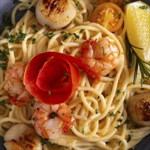 Spaghetti with scallops and prawns