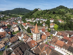 The old town centre of Gengenbach with the Haigeracher Tor, town gate, and the Jakobuskapelle,