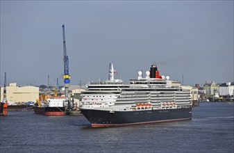 Europe, Germany, Hanseatic City of Hamburg, Elbe, Harbour, Passenger ship Queen Victoria leaves