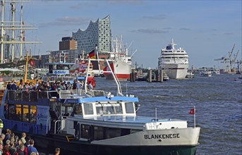 Europe, Germany, Hanseatic City of Hamburg, Elbe, Elbe Philharmonic Hall, glass facade, harbour