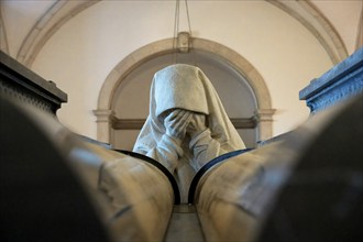 Monastery of Sao Vicente de Fora, Royal Pantheon of the Braganca family, Sculpture of a woman