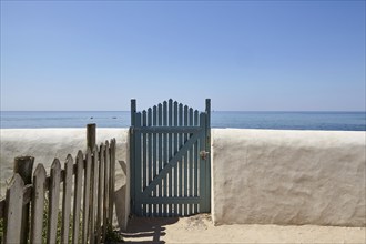 Door to the sea in Saint-Clément-des-Baleines, Département Charente-Maritime, Nouvelle-Aquitaine,