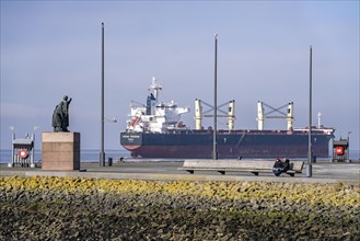 Weser estuary near Bremerhaven, Willy-Brandt-Platz, monument to the emigrants, Seebäderkaje, cargo