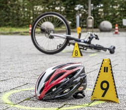 Re-enacted, fatal, accident with a car and a cyclist, at the North Rhine-Westphalia police,