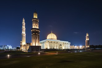 Sultan Qaboos Grand Mosque, night shot with lighting, Muscat, Oman, Asia