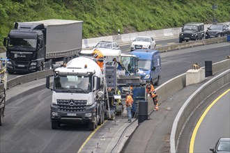 Motorway construction site on the A52 in Essen, basic renovation of the two carriageways in both