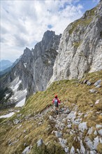 Mountaineer with helmet on a hiking trail, descent from the Maukspitze, rocky mountain peaks with